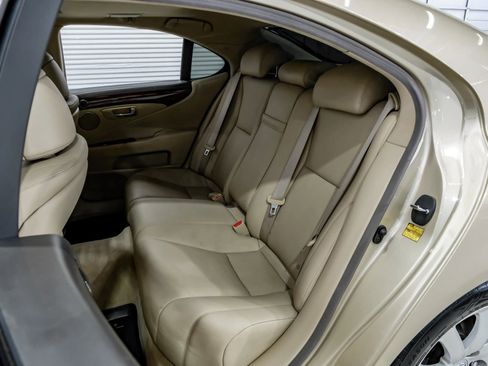 Used 2007 Lexus LS 460 RWD image 23