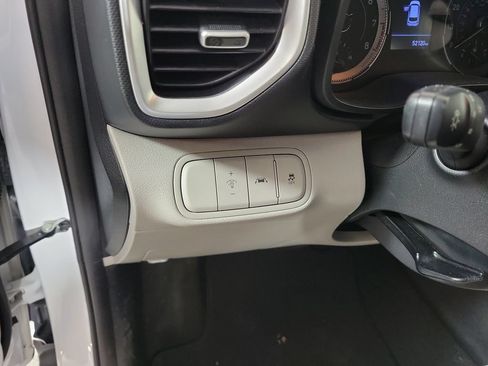 Used 2022 Hyundai Venue SEL w/ Cargo Package FWD image 13