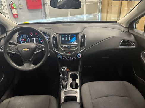 Used 2017 Chevrolet Cruze LT w/ Convenience Package FWD image 15