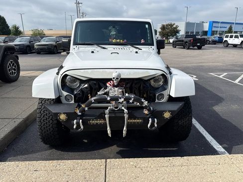 Used 2018 Jeep Wrangler Unlimited Sahara w/ Mopar Chrome Edition Group AWD/4WD image 2