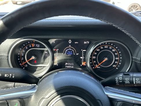 Used 2018 Jeep Wrangler Unlimited Sahara AWD/4WD image 24