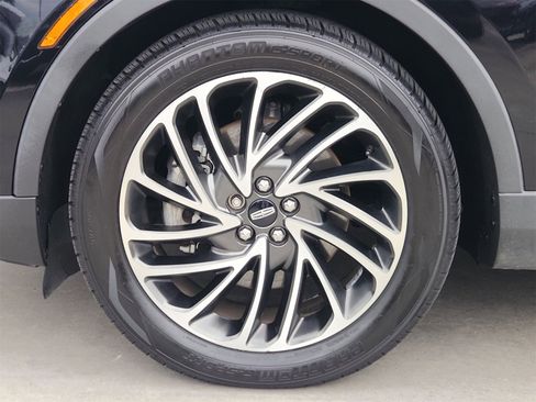 Used 2019 Lincoln Nautilus Reserve image 12