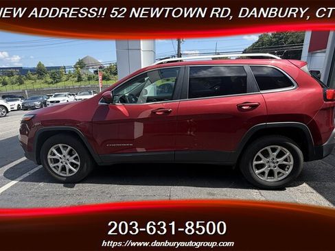 Used 2017 Jeep Cherokee Latitude w/ True North Edition AWD/4WD image 2