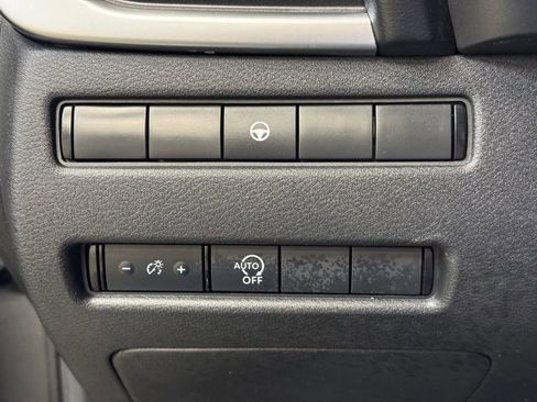 Used 2023 Nissan Rogue SV image 27