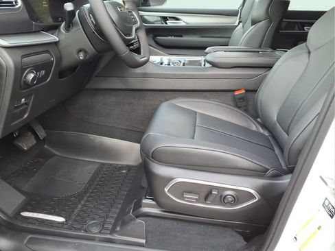 New 2026 Jeep Grand Wagoneer L Limited AWD/4WD image 16
