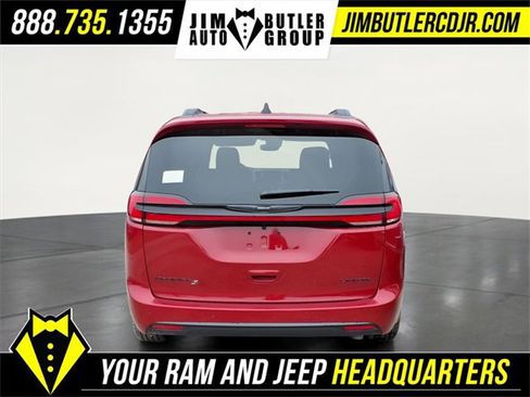 New 2026 Chrysler Pacifica Limited image 5