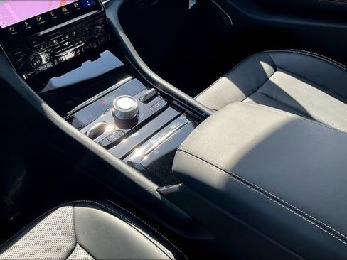 New 2025 Jeep Grand Cherokee L Overland image 9