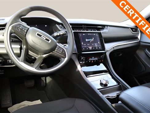 Used 2023 Jeep Grand Cherokee Laredo image 13