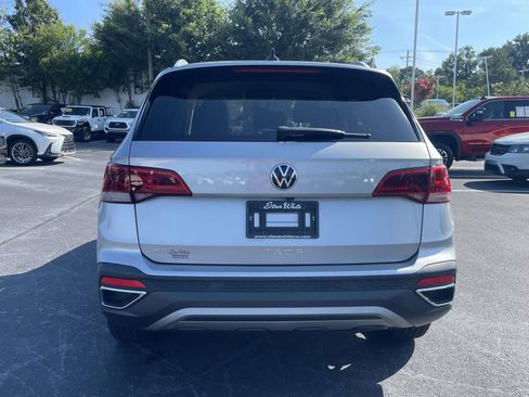 Used 2022 Volkswagen Taos SE FWD image 6