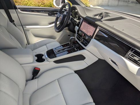 New 2026 Porsche Macan AWD/4WD image 27