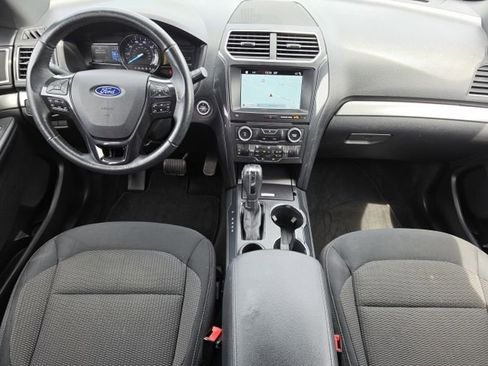Used 2018 Ford Explorer XLT w/ Equipment Group 201A FWD image 5