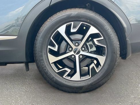 Used 2025 Kia Sportage EX FWD image 29
