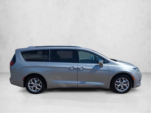 Used 2019 Chrysler Pacifica Limited FWD image 4