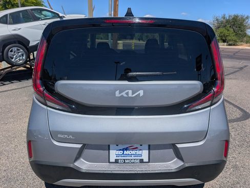 Used 2025 Kia Soul LX w/ LX Technology Package FWD image 4