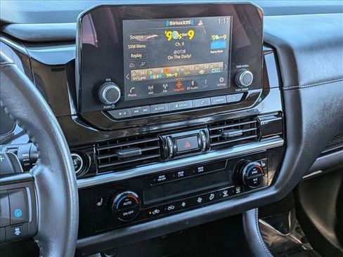 Used 2022 Nissan Pathfinder SV image 15