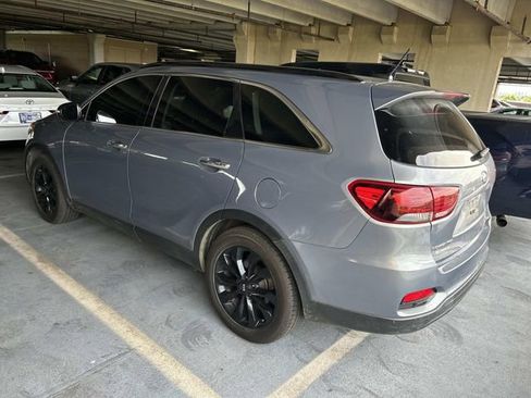 Used 2020 Kia Sorento S FWD image 2