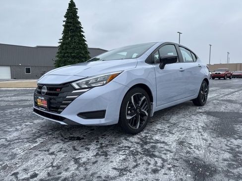 Used 2025 Nissan Versa SR w/ Trunk Package image 3