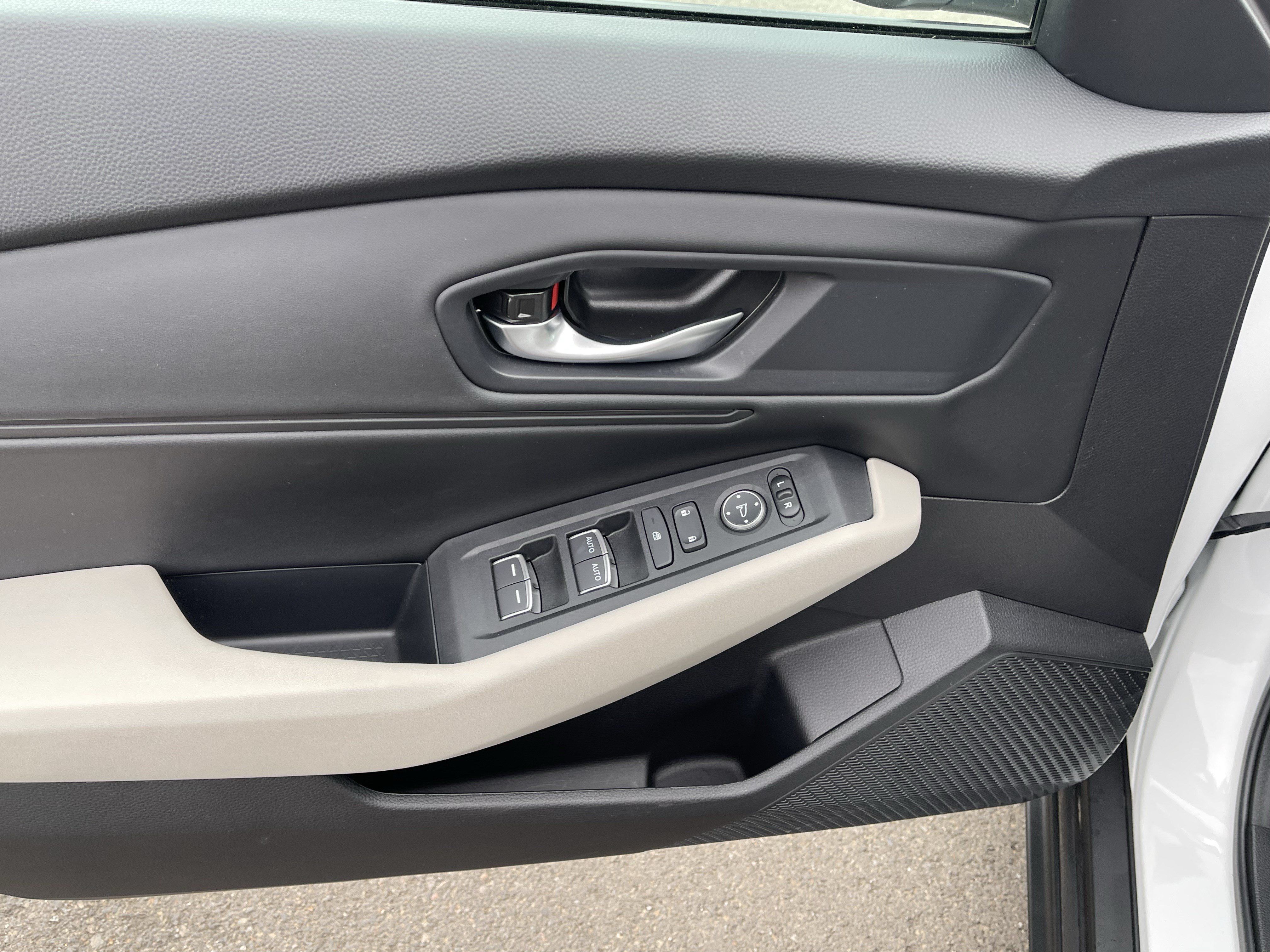 Used 2025 Honda Accord SE image 17