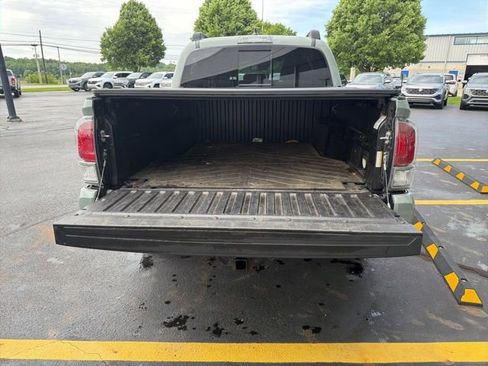 Used 2023 Toyota Tacoma TRD Sport AWD/4WD image 25