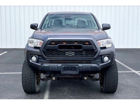 Used 2021 Toyota Tacoma SR5 image 3