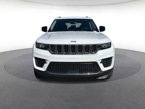 Certified 2023 Jeep Grand Cherokee Laredo image 8