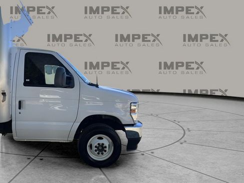 Used 2024 Ford E-450 and Econoline 450 Super Duty w/ Power Windows & Locks Group image 44