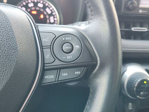 Used 2021 Toyota RAV4 XLE Premium image 33