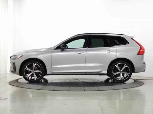 Used 2022 Volvo XC60 B5 R-Design w/ Advanced Package image 4