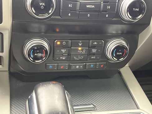 Used 2020 Ford F150 Lariat w/ Equipment Group 502A Luxury AWD/4WD image 25