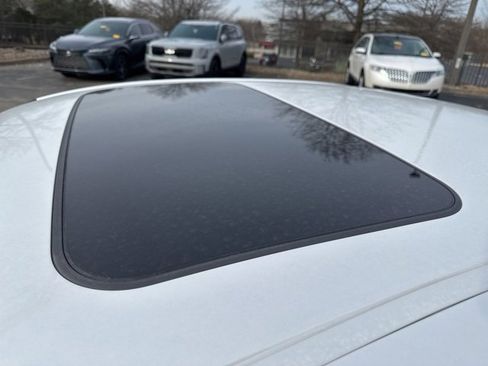 Used 2025 Lexus ES 350 w/ Premium Package image 9