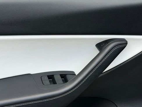 Used 2022 Tesla Model Y Long Range image 29