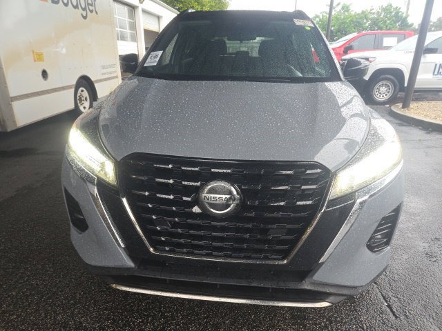 Used 2021 Nissan Kicks SR FWD image 2