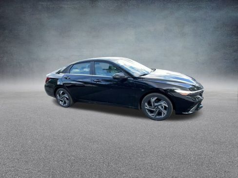 New 2025 Hyundai Elantra Limited image 26