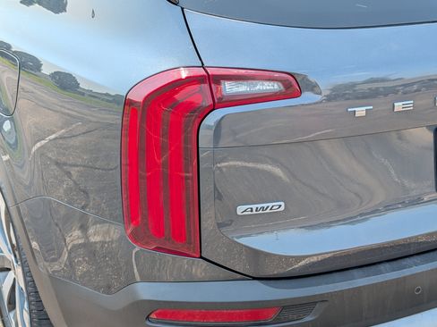 Used 2021 Kia Telluride EX w/ EX Premium Package AWD/4WD image 17