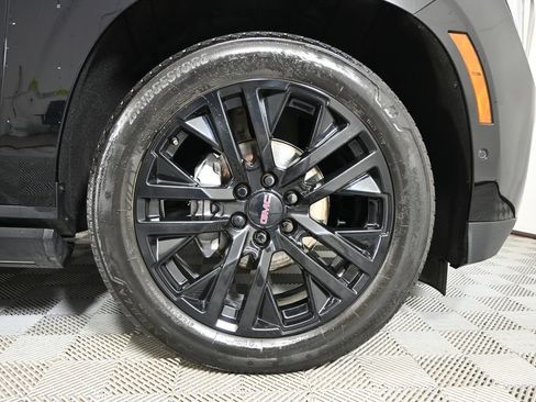 Used 2025 GMC Yukon Denali Ultimate AWD/4WD image 11