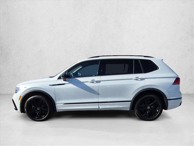 Used 2024 Volkswagen Tiguan SE R-Line AWD/4WD image 9