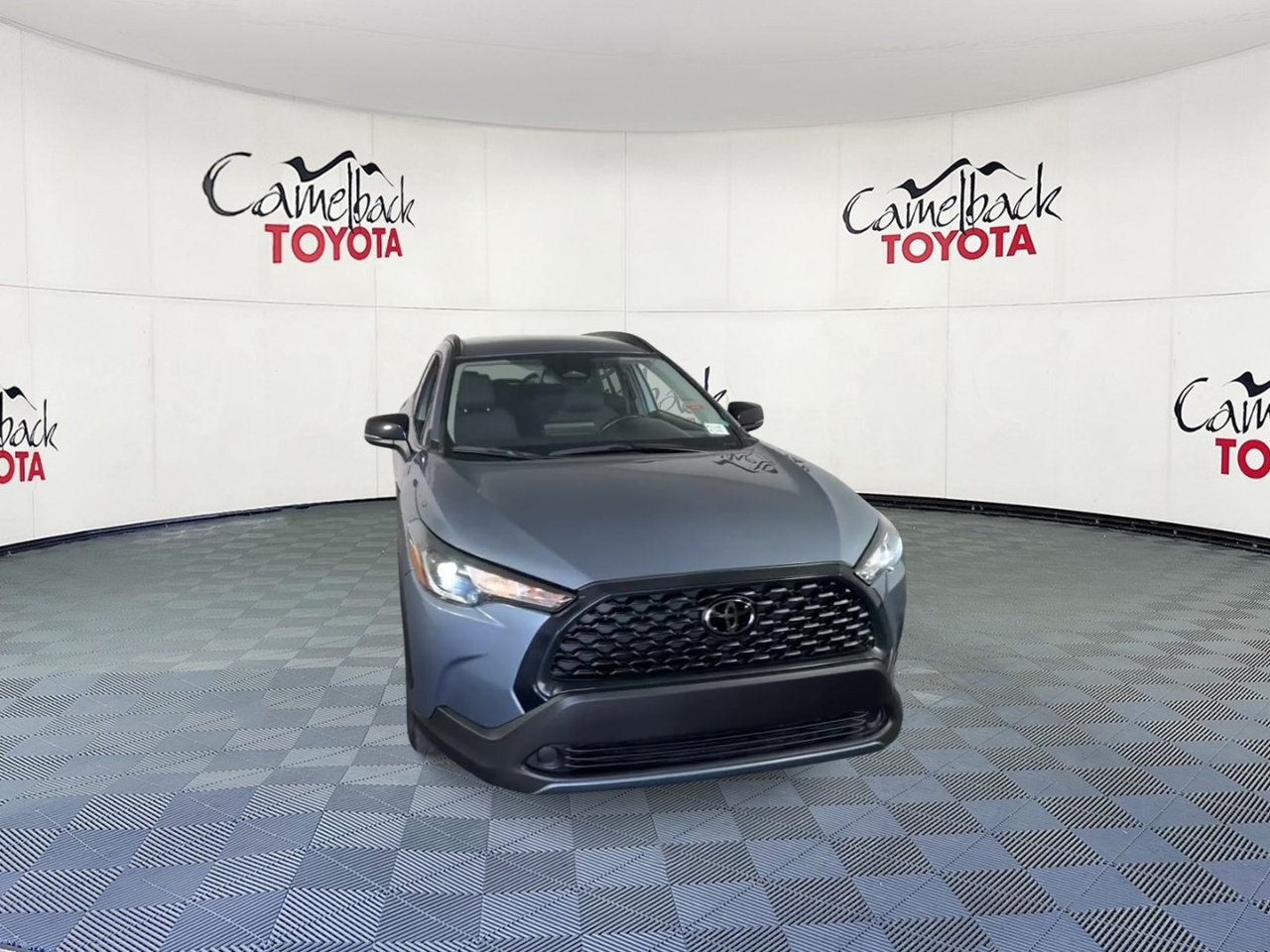 Used 2025 Toyota Corolla Cross LE FWD image 6