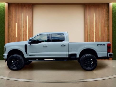 Used 2025 Ford F250 Lariat w/ Black Appearance Package AWD/4WD image 29