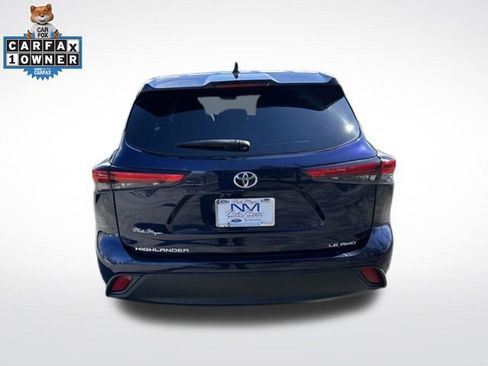 Used 2022 Toyota Highlander LE AWD/4WD image 6