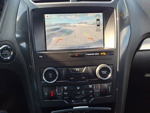 Used 2018 Ford Explorer XLT w/ Equipment Group 202A image 22