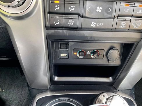 Used 2022 Toyota 4Runner Limited AWD/4WD image 26