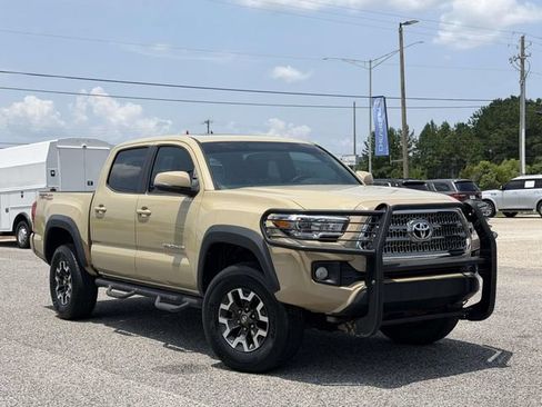 Used 2016 Toyota Tacoma TRD Off-Road w/ Premium & Technology Package RWD image 2