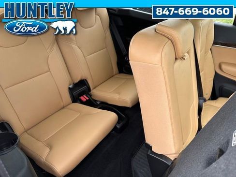 Used 2018 Volvo XC90 T5 Momentum w/ Momentum Plus Package AWD/4WD image 10
