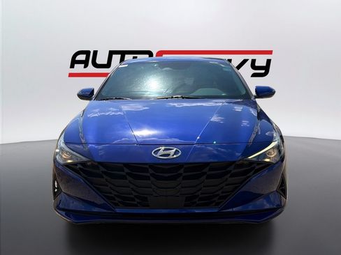 Used 2023 Hyundai Elantra SEL w/ Convenience Package FWD image 2