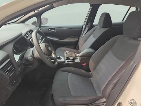 Used 2025 Nissan Leaf S FWD image 6
