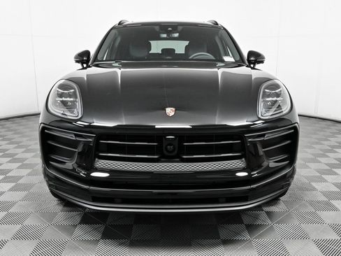 Certified 2025 Porsche Macan AWD image 24