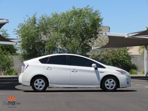 Used 2011 Toyota Prius Three w/ Solar Roof Pkg FWD image 4