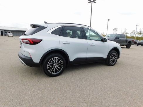 New 2026 Ford Escape SE FWD image 3
