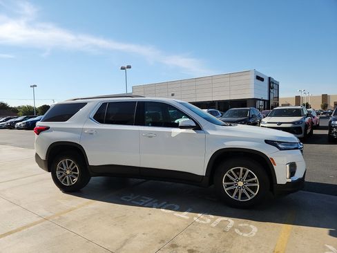 Used 2023 Chevrolet Traverse LT image 8