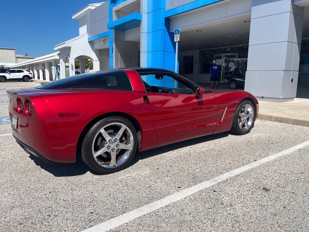 Used 2005 Chevrolet Corvette Coupe w/ Preferred Equipment Group RWD image 9